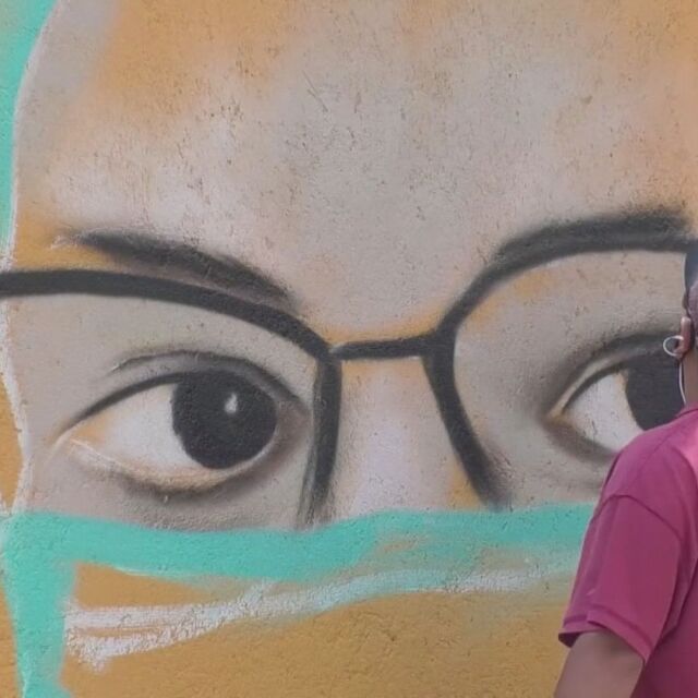 Художник нарисува серия от пана с послания към медиците в Мексико 