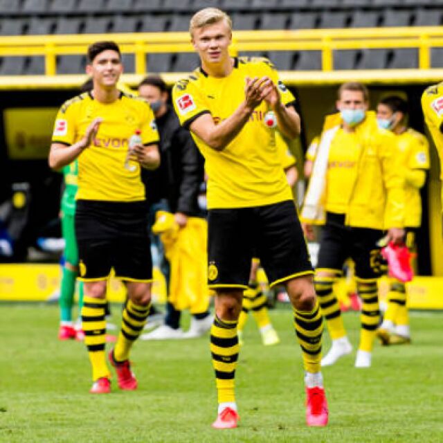 Традицията е спазена! Играчите на "Борусия" Дортмунд аплодираха "Жълтата стена" (ВИДЕО)