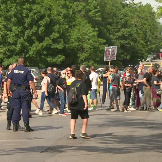 Протест на жители на столичния кв. „Захарна фабрика“ блокира ул. „Кукуш“