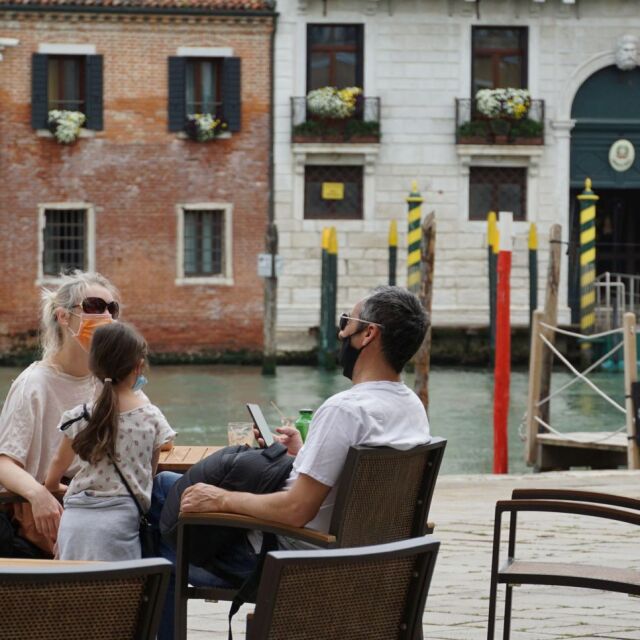 Венеция се готови отново да посреща туристи