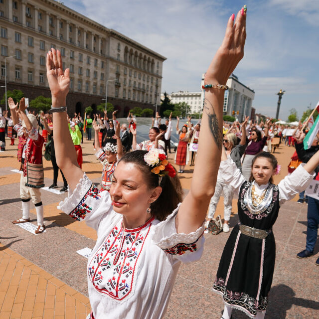 Протест навръх празника: Танцьори и музиканти с призив да се отворят залите за изкуство 