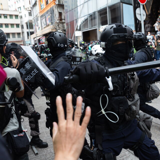 120 арестувани при масови антиправителствени протести в Хонконг