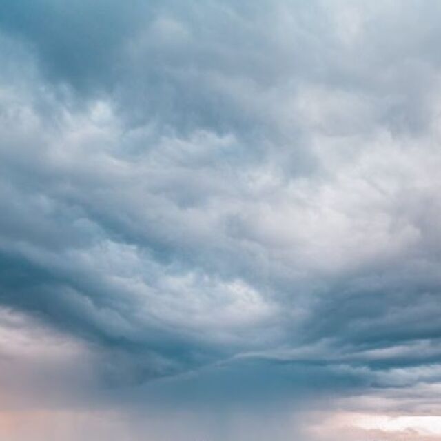 Буря връхлетя плаж „Крайморие“ (ВИДЕО)