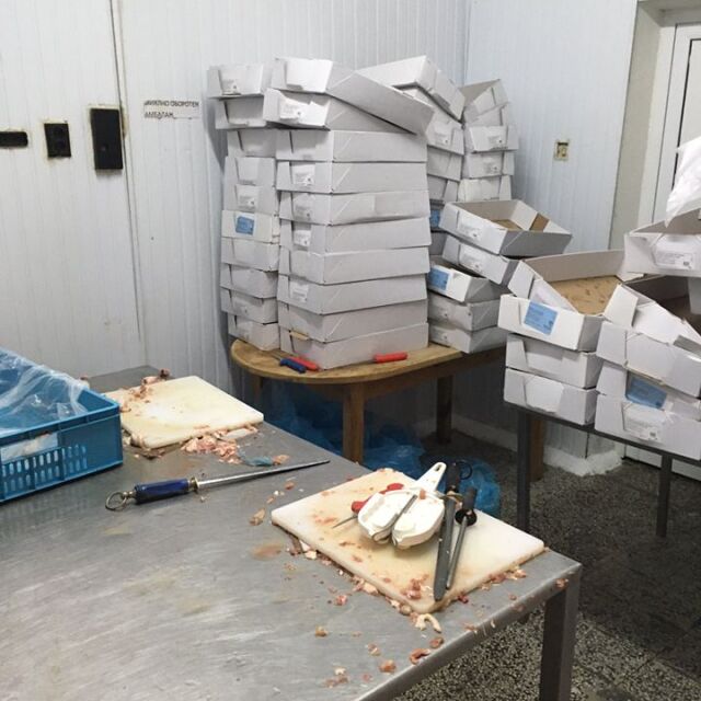 Иззеха 1 тон месо от цех в село Караджово