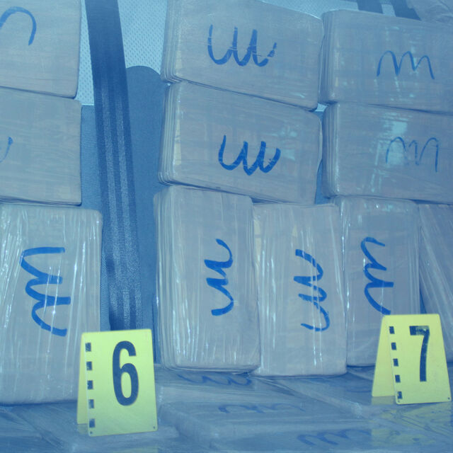 Кокаин в гардероба: Още 327 кг бяха намерени в апартамента на задържания млад мъж (ОБЗОР)