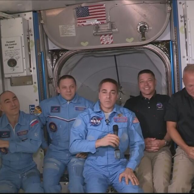 Астронавтите от „Дракон“ вече са на борда на Международната космическа станция