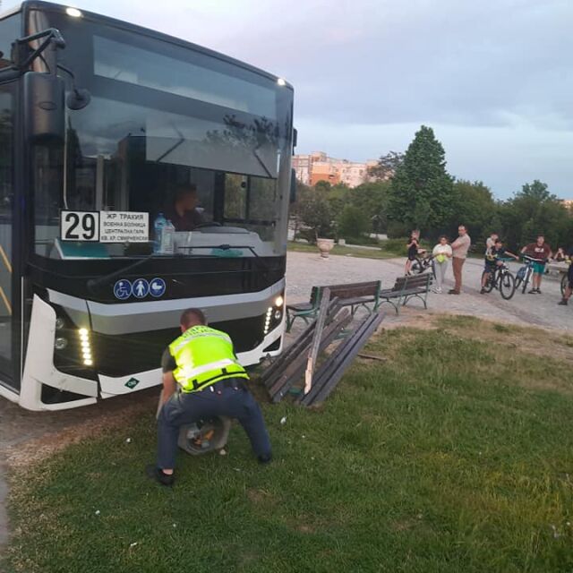 Инцидент с градски автобус на оживено място в Пловдив 