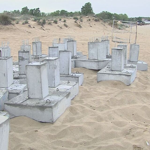 До дни експерти от община Созопол ще кажат дали „бетонните пети“ на „Смокиня“ отговарят на закона