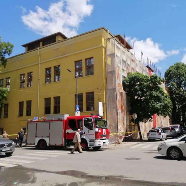 Работник падна от третия етаж при ремонт на сграда в Пловдив
