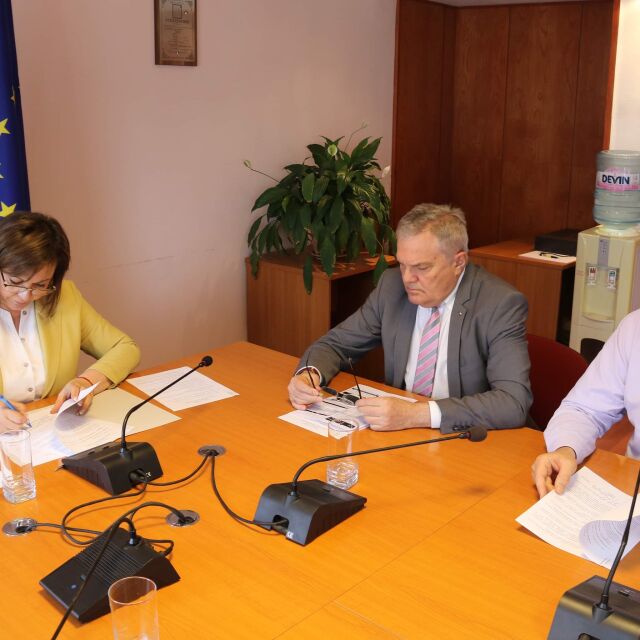 Коалицията вляво: БСП подписа споразумение с АБВ и “Нормална държава” 