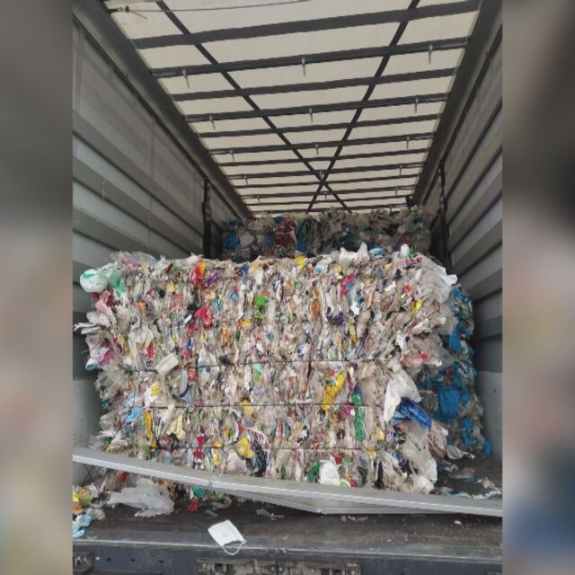 Камиони с пластмасови отпадъци от Румъния, Полша и България са задържани на границата с Турция