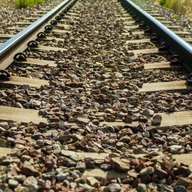 На косъм от трагедия: Два бързи влака щяха да се сблъскат на гарата в Карлово