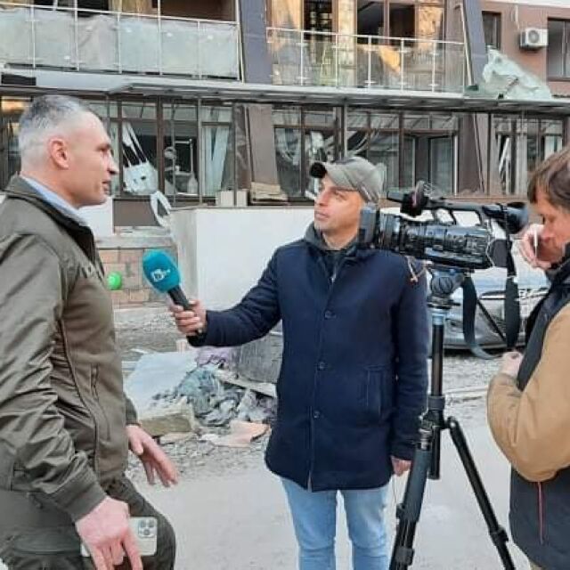 Пратениците на bTV в Украйна Стоян Георгиев и Александр Осиченко за войната отблизо