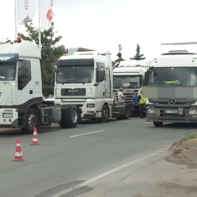 Под обсада: Протест на превозвачите блокира големите градове в страната (ОБЗОР)