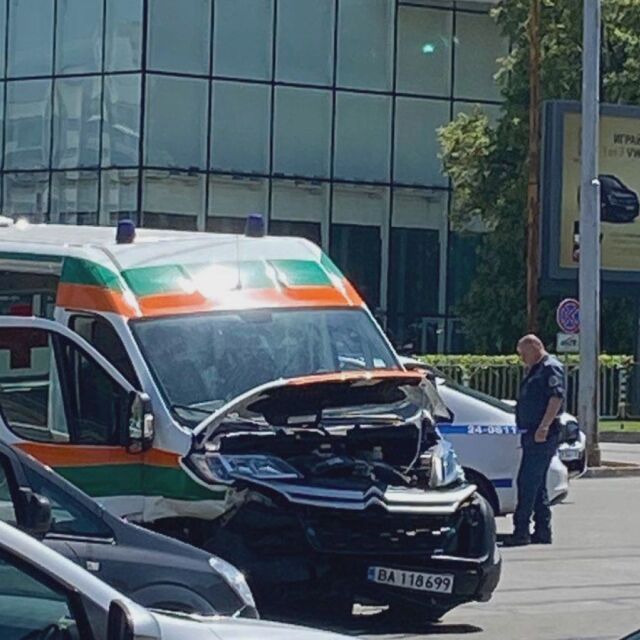 Катастрофа с линейка предизвика огромно задръстване в София (СНИМКИ И ВИДЕО)