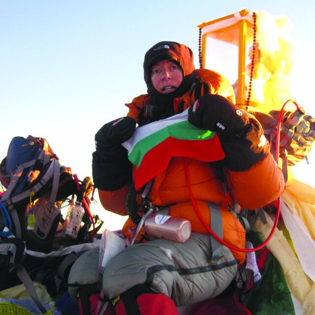 Да изкачиш Еверест: цената на стъпките към върха 