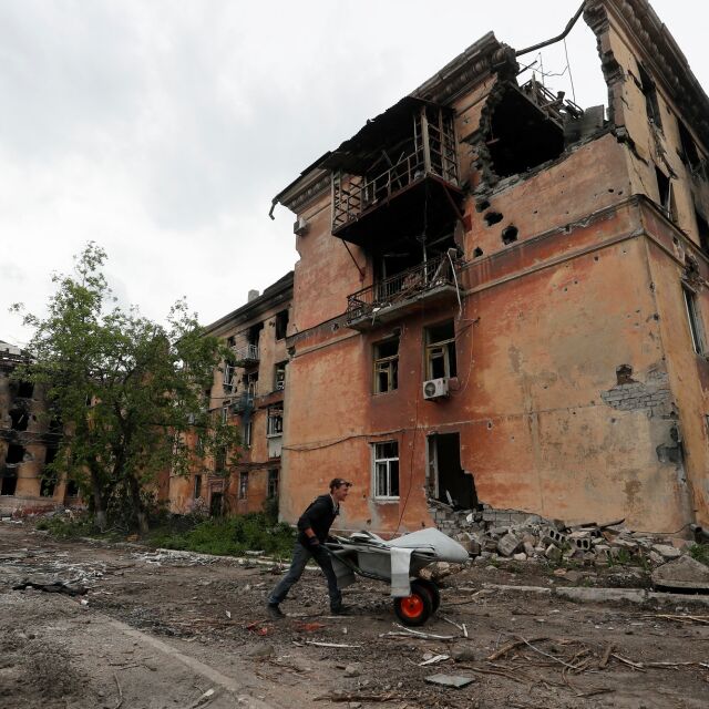 Трети месец на войната: Русия засилва атаките в Донбас