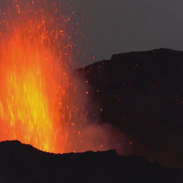 Етна отново се пробуди с мощно изригване (ВИДЕО)
