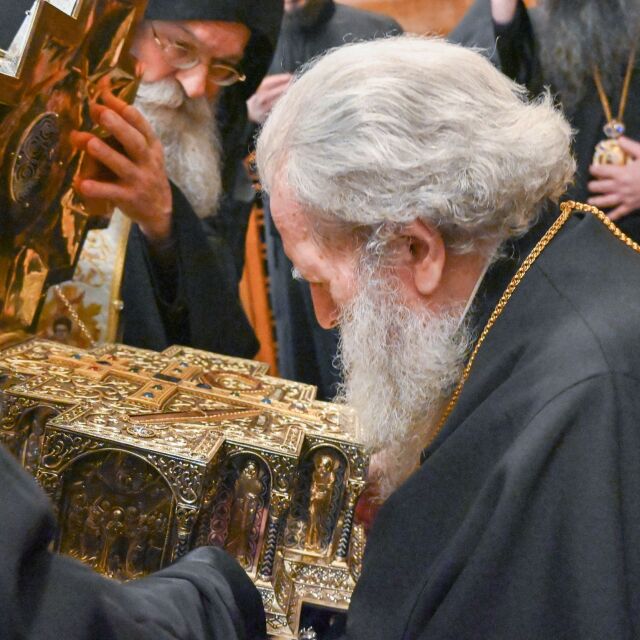 Патриарх Неофит се поклони на Светите мощи на Кирил и Методий