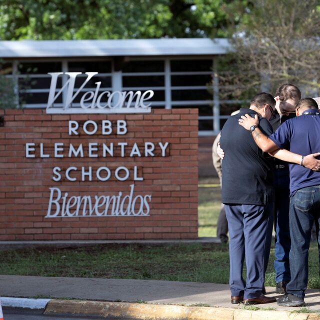 Черен рекорд: Стрелбата в основно училище в Тексас най-смъртоносна в САЩ за 10 г.