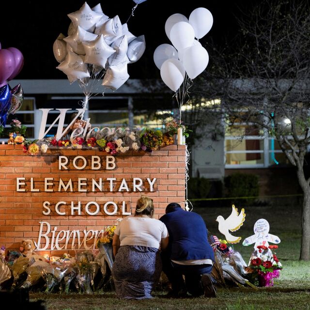 Почина съпругът на учителката, убита при масовата стрелба в Тексас