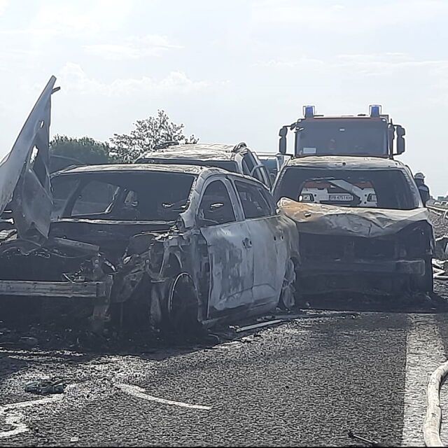 След тежка катастрофа: Три коли изгоряха на АМ „Тракия“, хиляди шофьори са блокирани 