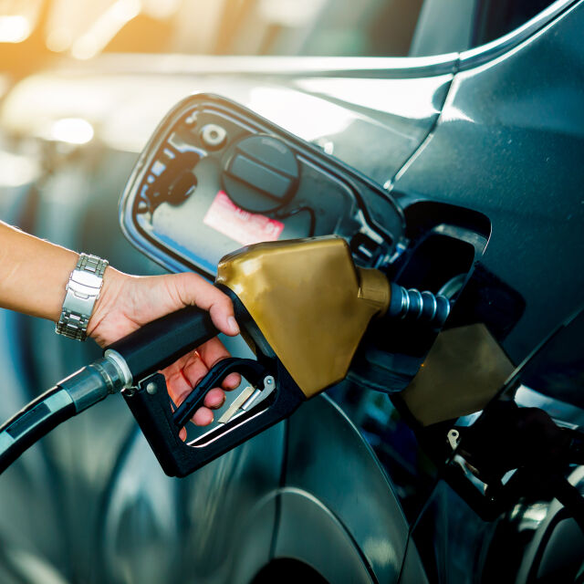 Накъде ще тръгнат цените на горивата след глобата за „Лукойл“?