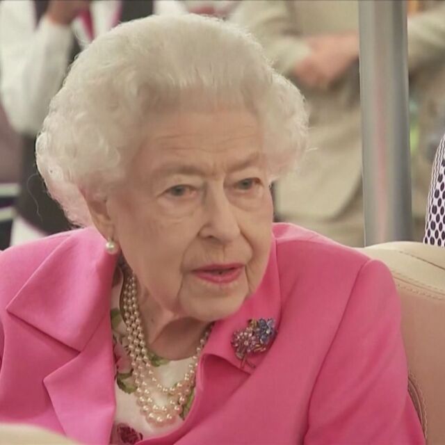 Кралица Елизабет II посети изненадващо изложението за цветя в Челси 