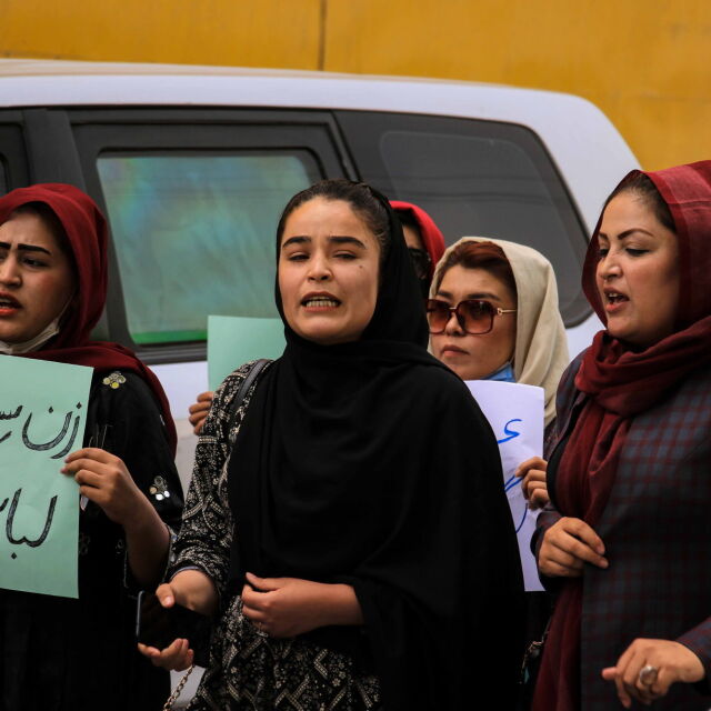 Афганистанки протестираха в Кабул в защита на правата си