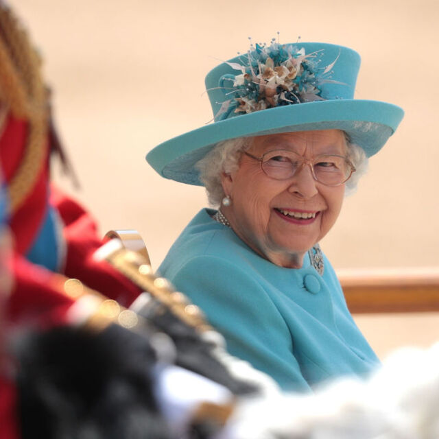 Защо британският монарх има два рождени дни и какво е Trooping the Colour?
