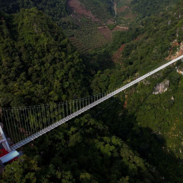„Белият дракон“: Откриха най-дългия стъклен мост в света (СНИМКИ И ВИДЕО)