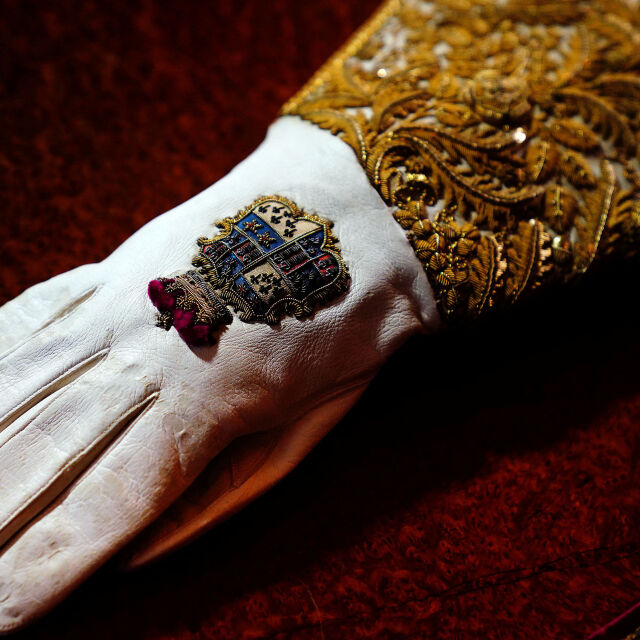 Крал Чарлз ще използва дрехи "втора ръка" за коронацията си (ГАЛЕРИЯ)