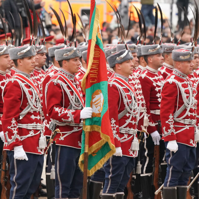 Ден на храбростта: Военният парад се завърна (ОБЗОР)