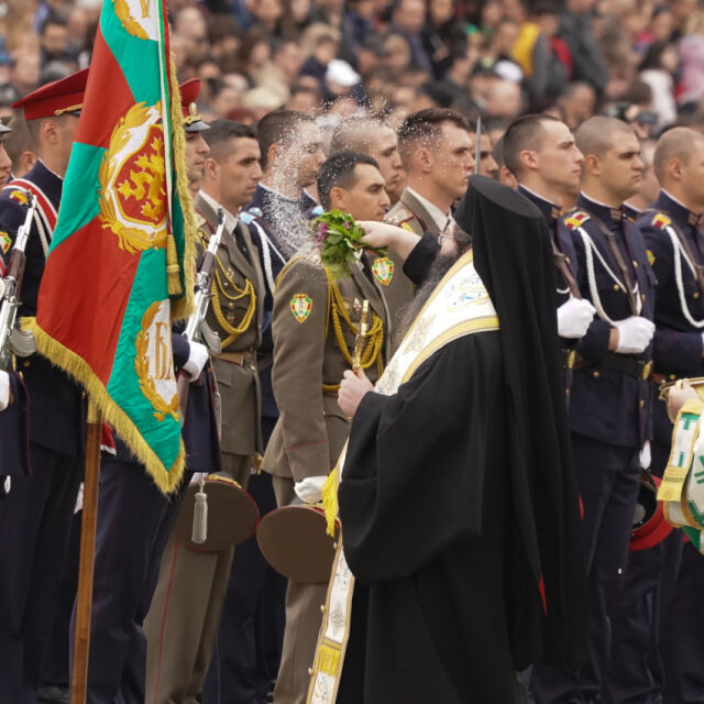 Как църковните ритуали навлизат в тези на Българската армия?