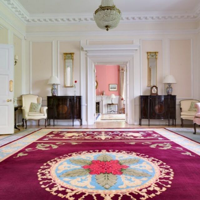 Български килими в кралския дворец: Крал Чарлз III поръчал и за личната си вила
