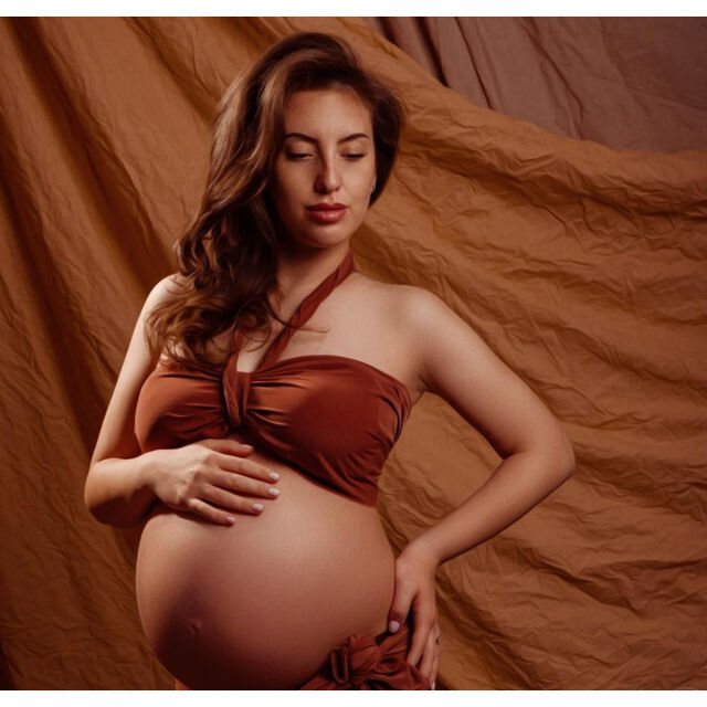 Малко остана до раждането: Прелестната Катрин Тасева показа наедряло коремче