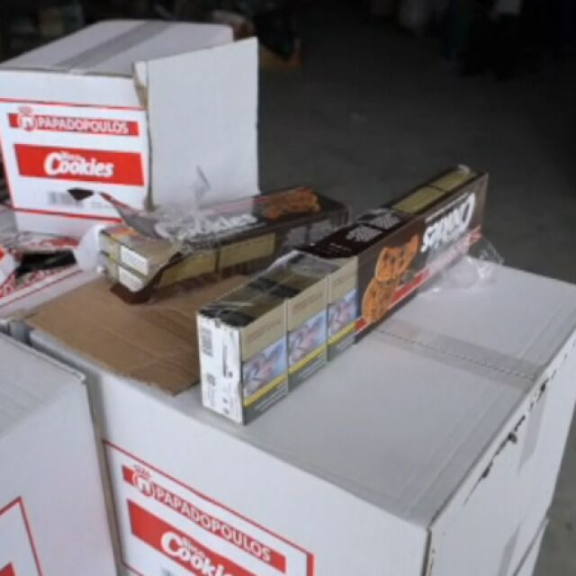 Митничари откриха контрабандни цигари в кутии от бисквити 