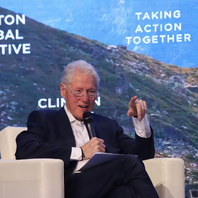 Бил Клинтън у нас: Все по-зависими сме едни от други