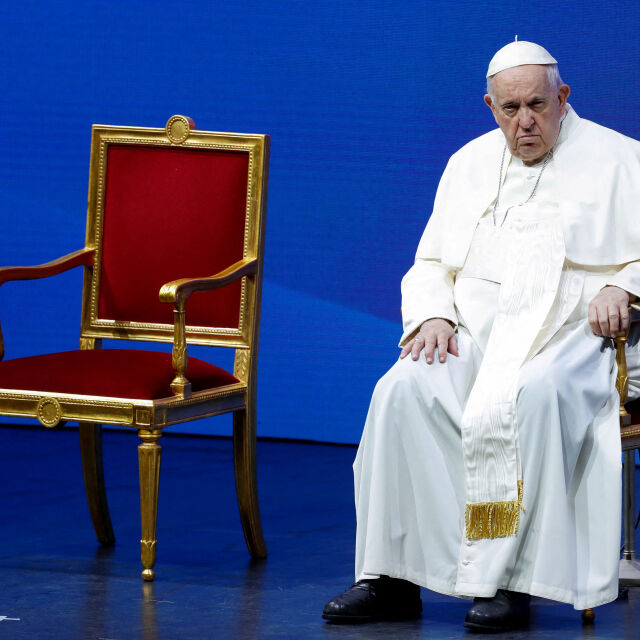 Папа Франциск: Безмилостни условия, само богатите в Италия могат да си позволят деца
