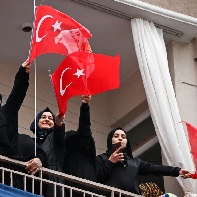 "Ако не спечели Ердоган, ще тръгнем назад": Оспорвани избори в Турция