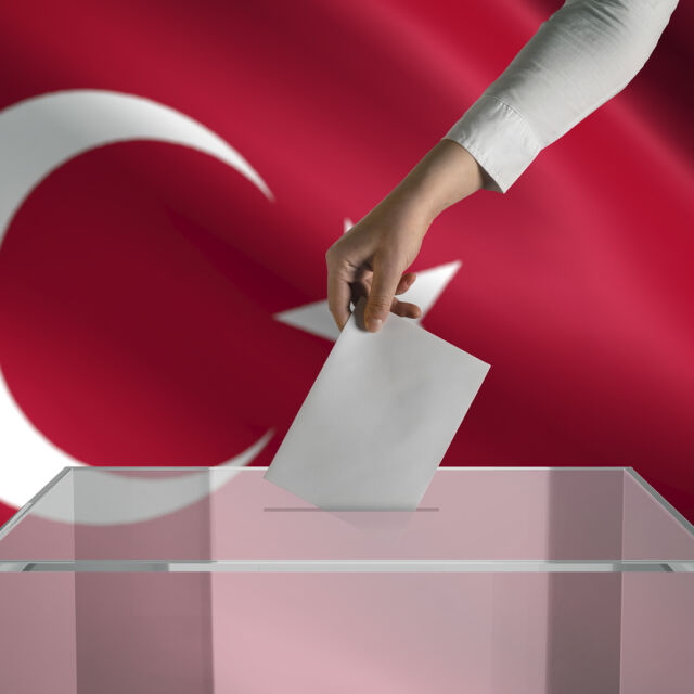 Специалните пратеници на bTV: Каква е атмосферата в Турция в навечерието на решаващите избори?
