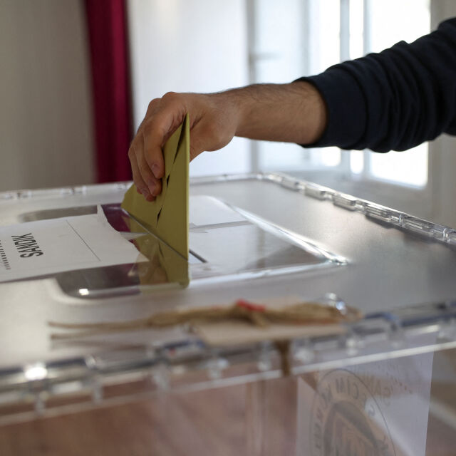 От специалния пратеник на bTV в Истанбул: Как започна изборният ден?