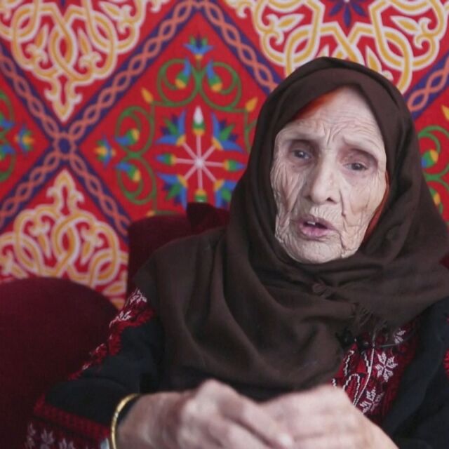 „Прокълнати сме“: 97-годишна жена остана за втори път без дом след нападения в Газа (ВИДЕО)
