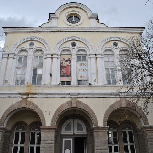 Нетърпими условия: Ще бъде ли ремонтирана 140-годишната сграда на Хуманитарната гимназия в Пловдив?