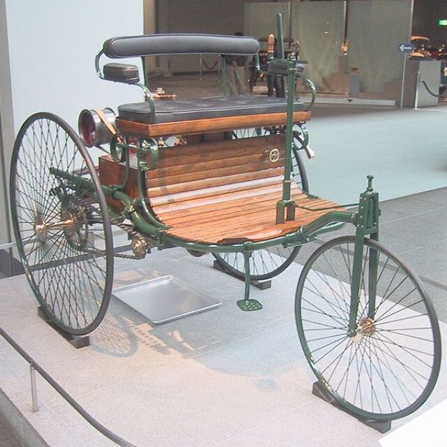 Историята на първия автомобил в света