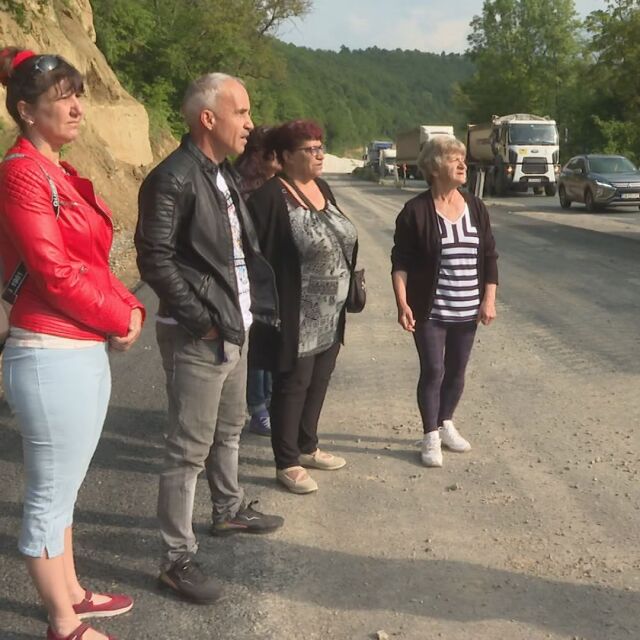 Закъснял с десетилетия ремонт: Дупки и пропадания по пътя между Ботевград и Мездра