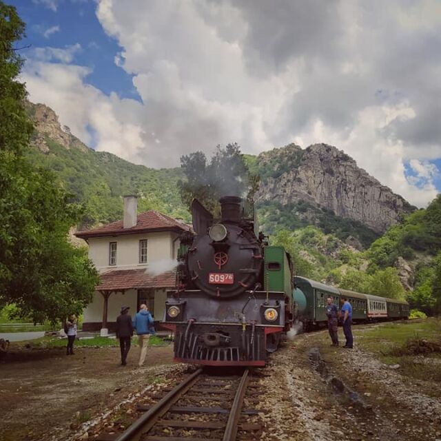 За 1 юни: Пътуване с парен локомотив по теснолинейката до Велинград