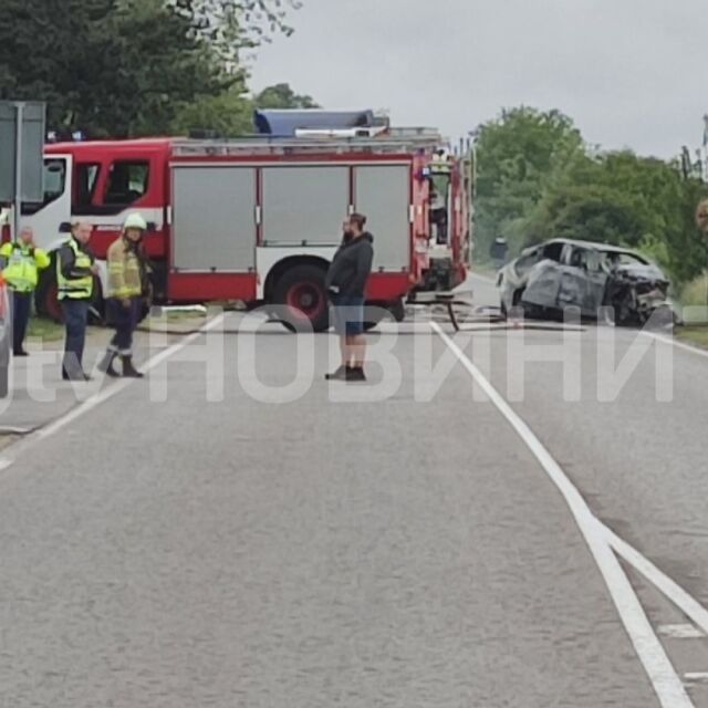 Запалената кола на пътя Русе-Бяла: Двама души са загинали   