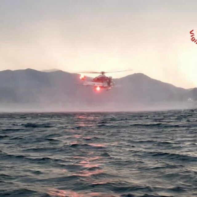Туристическа лодка се обърна в езеро, четирима загинаха в Италия