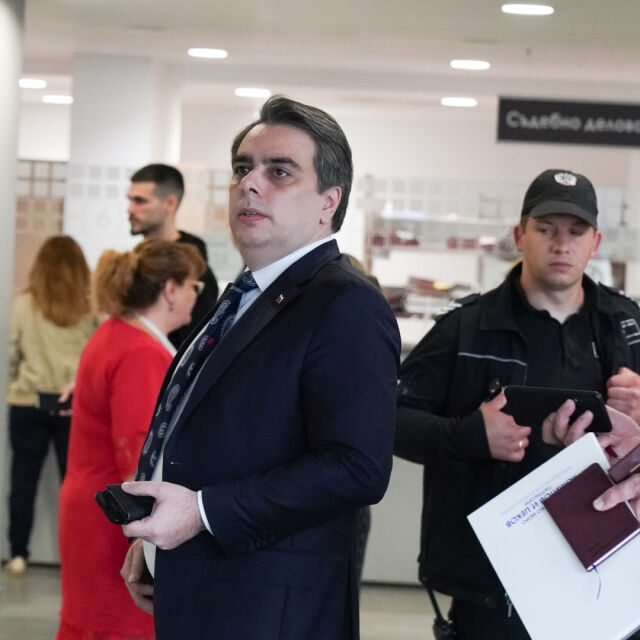 Асен Василев на разпит в прокуратурата заради заплахите към Радостин Василев